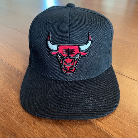 Mitchell & Ness Chicago Bulls SnapBack - Picture 2 of 8